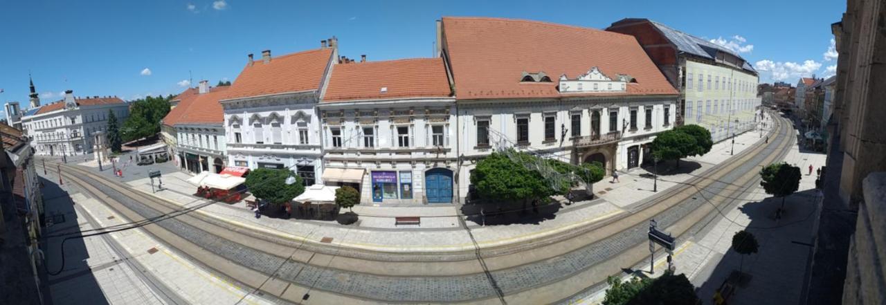 Belvarosi Vintage Apartman A Setaloutcan Miskolc Exterior photo