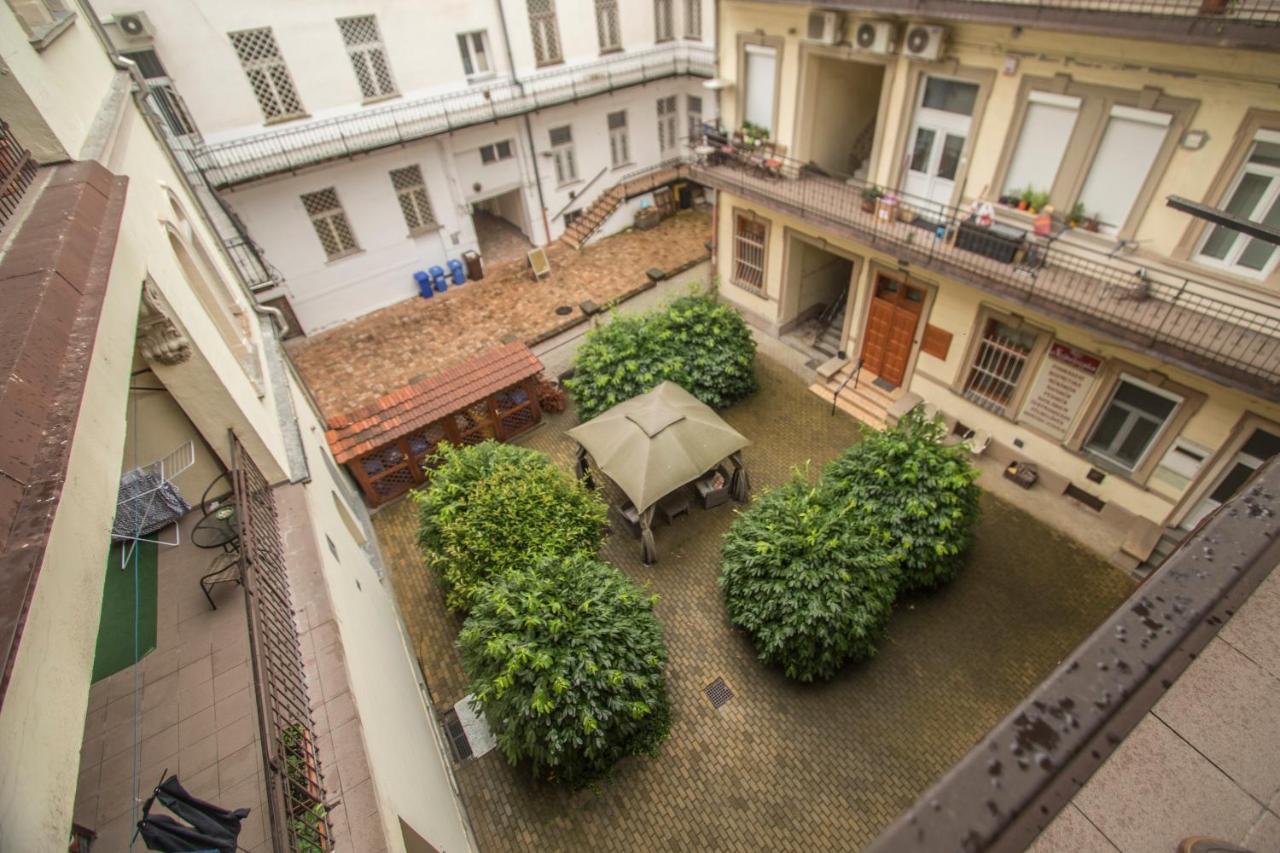 Belvarosi Vintage Apartman A Setaloutcan Miskolc Exterior photo
